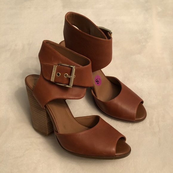 Vince Camuto Shoes - ✨🔥SALE🔥✨ Vince Camuto Leather Chunky Heels